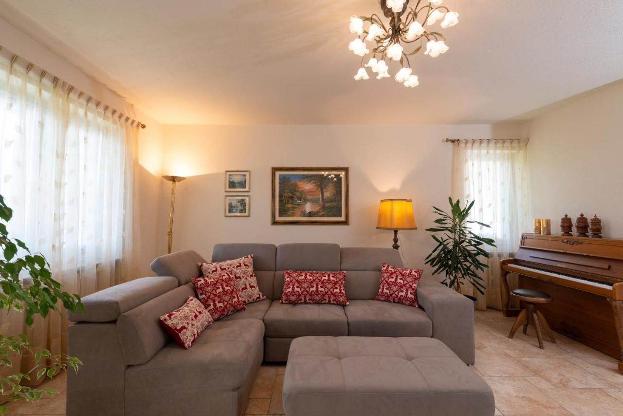 Villa Mara - Aosta - 200 Mq - Wifi - Jacuzzi - Parcheggio - Giardino 外观 照片