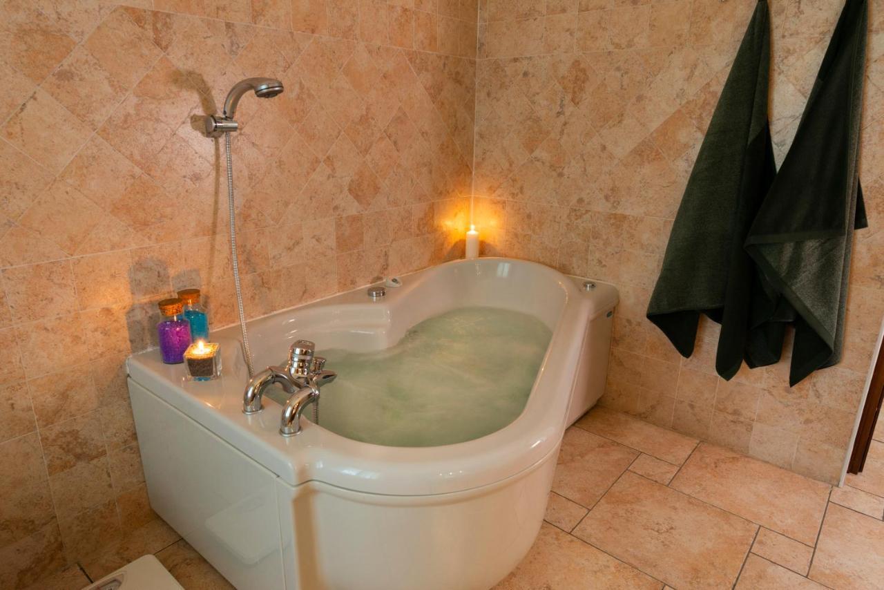 Villa Mara - Aosta - 200 Mq - Wifi - Jacuzzi - Parcheggio - Giardino 外观 照片