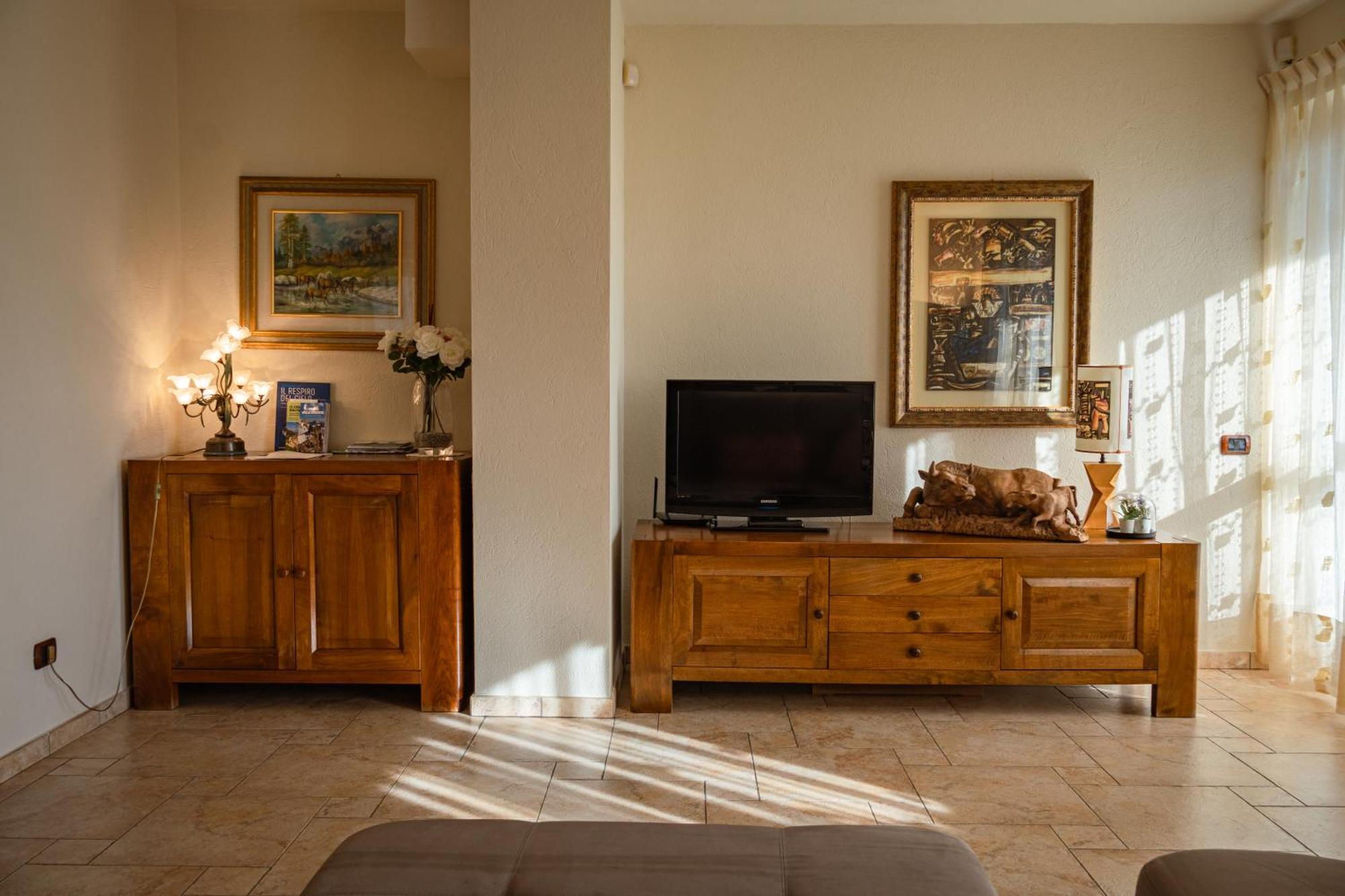 Villa Mara - Aosta - 200 Mq - Wifi - Jacuzzi - Parcheggio - Giardino 外观 照片